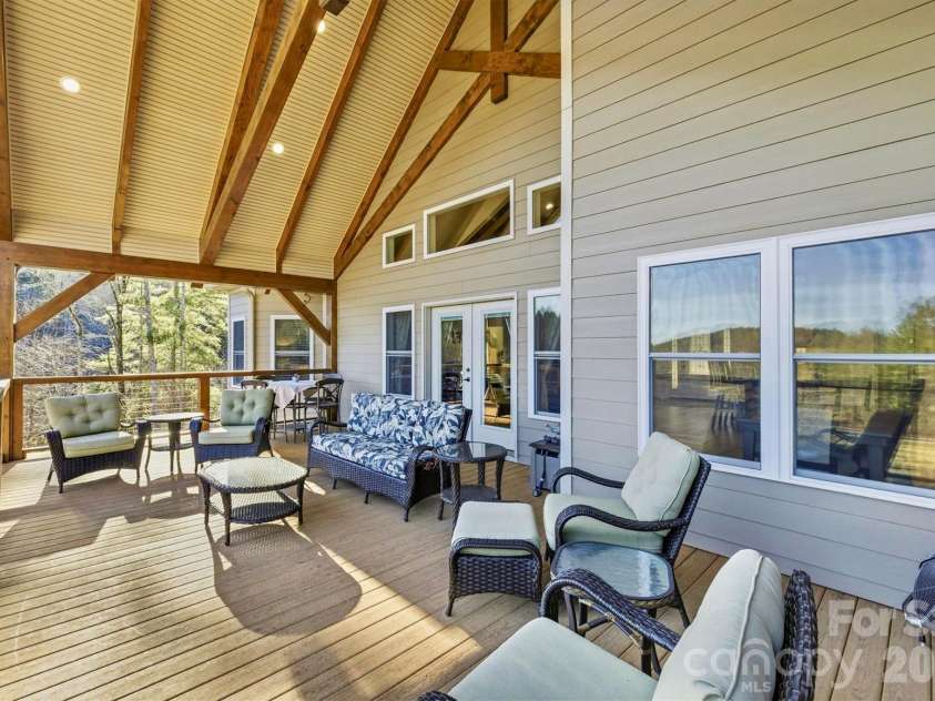 1510 Royal Lane, Lenoir, NC 28645.  MLS# CAR4401984, YatesRealty ID 2689. 