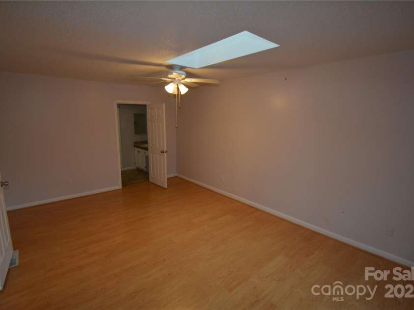 3 Jean Drive, Asheville, NC 28803.  MLS# CAR4229298, YatesRealty ID 2689. Primary bedroom
