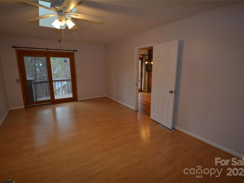 3 Jean Drive, Asheville, NC 28803.  MLS# CAR4229298, YatesRealty ID 2689. Primary bedroom
