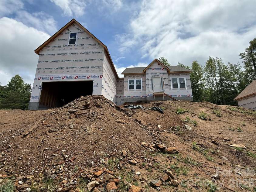 405 Huntington Woods Street, Lenoir, NC 28645.  MLS# CAR4378382, YatesRealty ID 26890. 