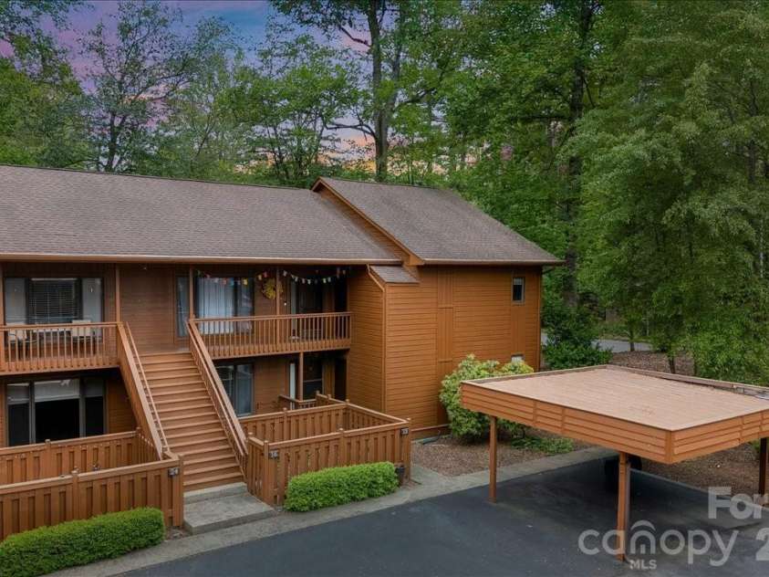 16 Woodsong Lane, Brevard, NC 28712.  MLS# CAR4378122, YatesRealty ID 26891. 