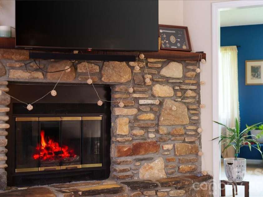 16 Woodsong Lane, Brevard, NC 28712.  MLS# CAR4378122, YatesRealty ID 26891. 