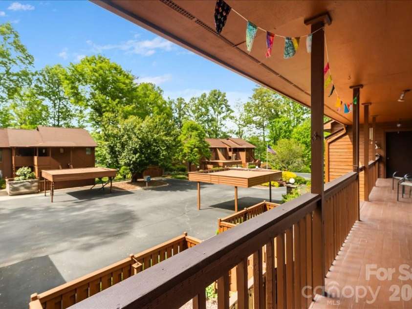 16 Woodsong Lane, Brevard, NC 28712.  MLS# CAR4378122, YatesRealty ID 26891. 