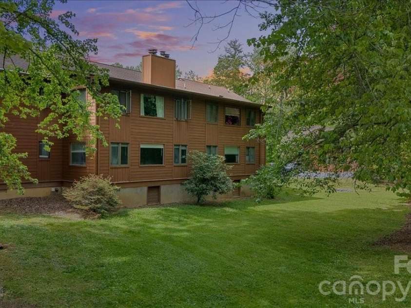 16 Woodsong Lane, Brevard, NC 28712.  MLS# CAR4378122, YatesRealty ID 26891. 