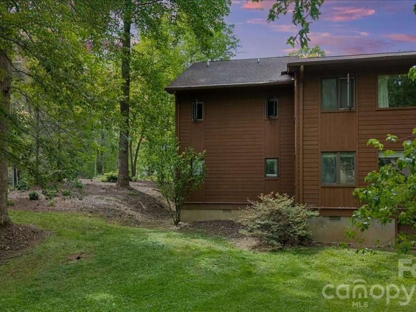 16 Woodsong Lane, Brevard, NC 28712.  MLS# CAR4378122, YatesRealty ID 26891. 