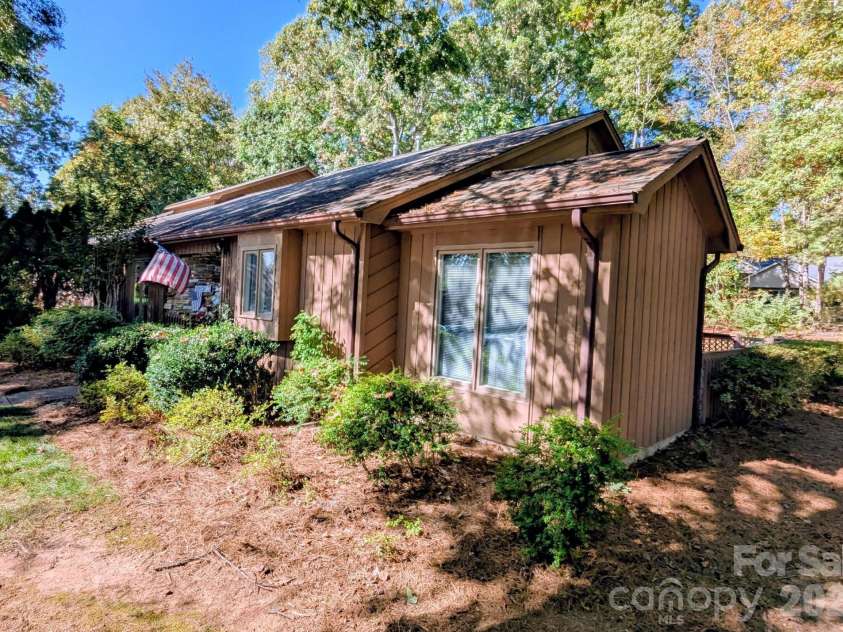 1788 12th Street, Hickory, NC 28601.  MLS# CAR4384775, YatesRealty ID 26892. 