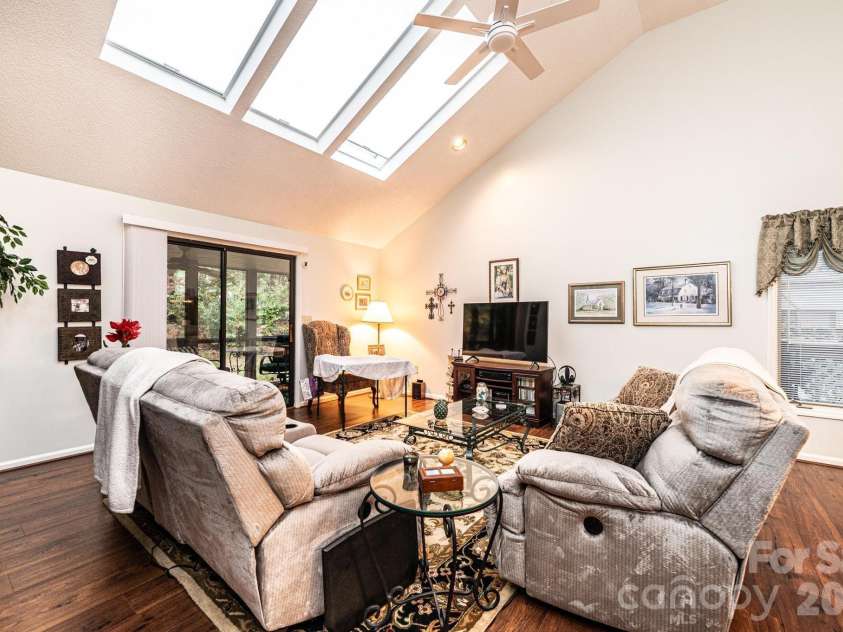 1788 12th Street, Hickory, NC 28601.  MLS# CAR4384775, YatesRealty ID 26892. Great Room