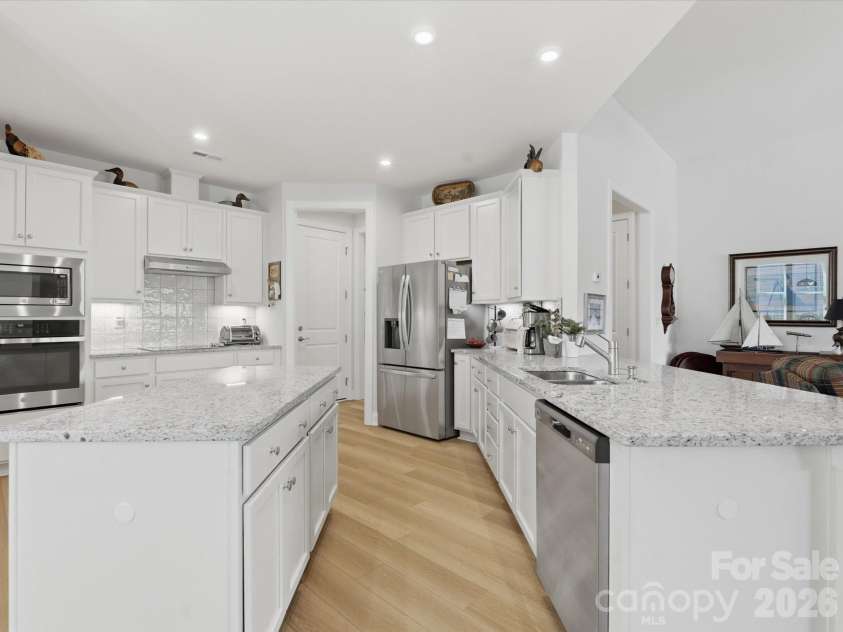 7117 Jolly Brook Drive, Charlotte, NC 28215.  MLS# CAR4368124, YatesRealty ID 26893. 