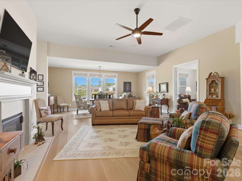 7117 Jolly Brook Drive, Charlotte, NC 28215.  MLS# CAR4368124, YatesRealty ID 26893. 