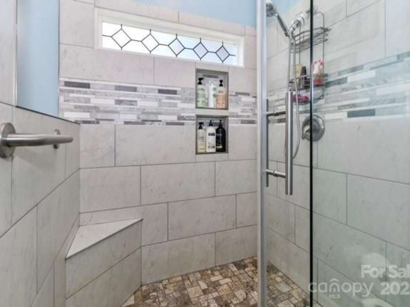103 Pamlico Lane, Mooresville, NC 28117.  MLS# CAR4273321, YatesRealty ID 26894. 103 Pamlico Lane Primary Shower