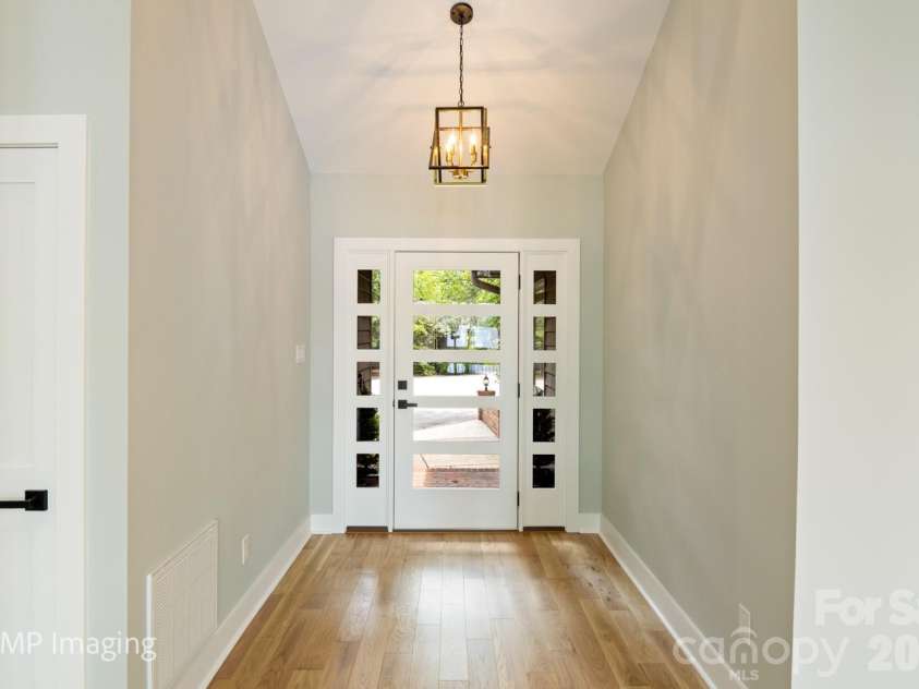 449 Windward Drive, Davidson, NC 28036.  MLS# CAR4385167, YatesRealty ID 26894. 