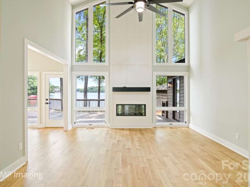 449 Windward Drive, Davidson, NC 28036.  MLS# CAR4385167, YatesRealty ID 26894. 