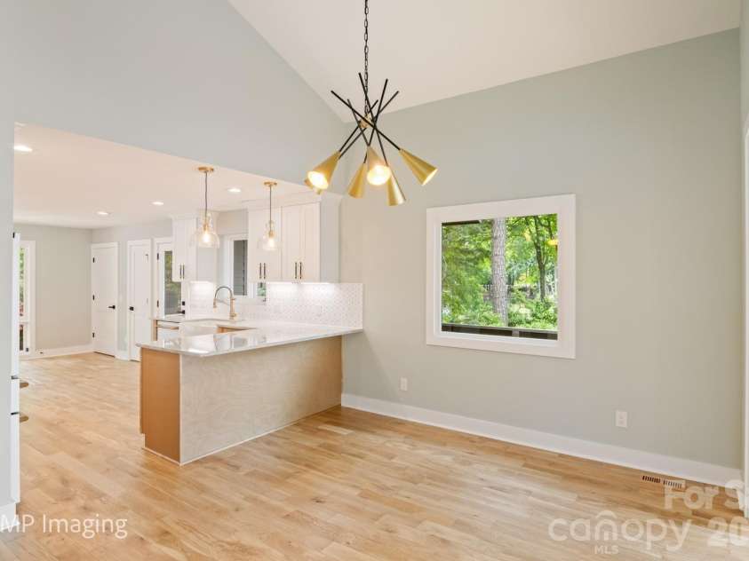 449 Windward Drive, Davidson, NC 28036.  MLS# CAR4385167, YatesRealty ID 26894. 