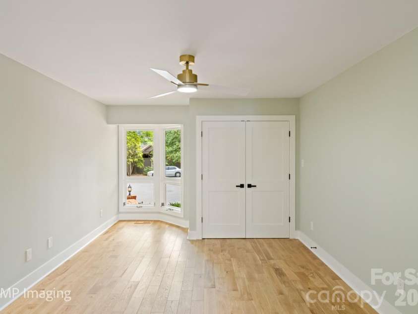 449 Windward Drive, Davidson, NC 28036.  MLS# CAR4385167, YatesRealty ID 26894. 