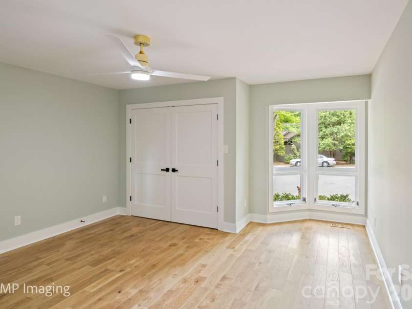 449 Windward Drive, Davidson, NC 28036.  MLS# CAR4385167, YatesRealty ID 26894. 