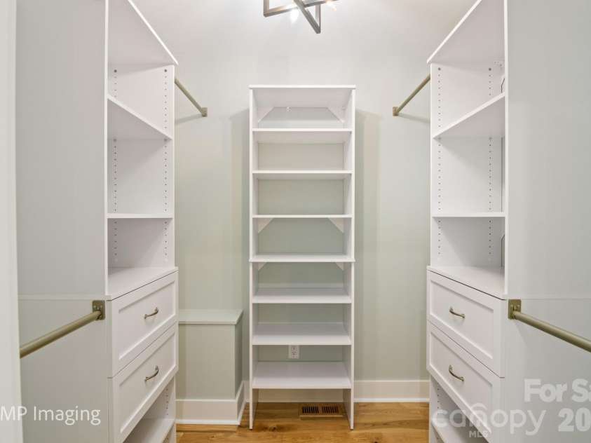 449 Windward Drive, Davidson, NC 28036.  MLS# CAR4385167, YatesRealty ID 26894. 