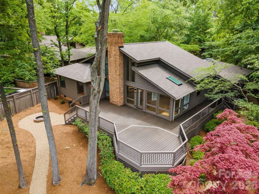 449 Windward Drive, Davidson, NC 28036.  MLS# CAR4385167, YatesRealty ID 26894. 