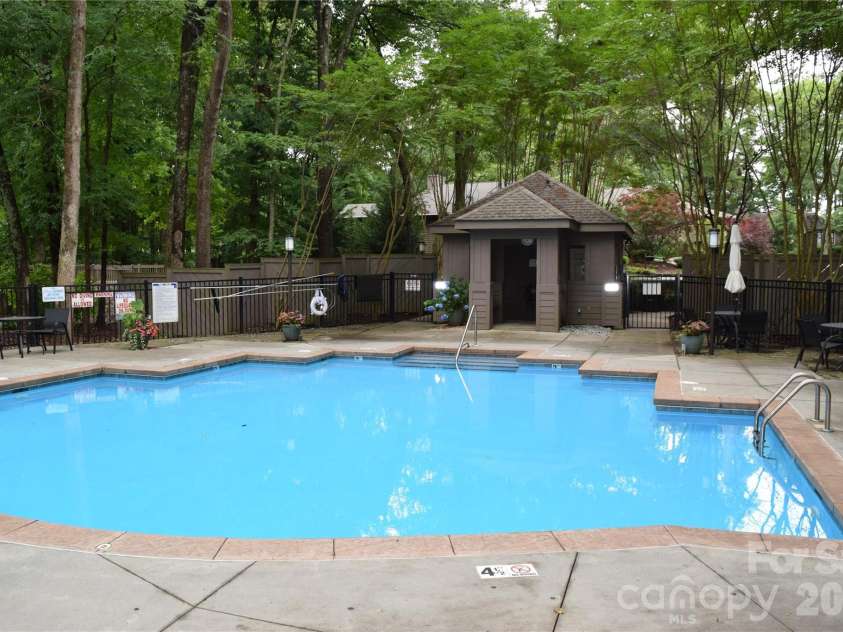 449 Windward Drive, Davidson, NC 28036.  MLS# CAR4385167, YatesRealty ID 26894. 