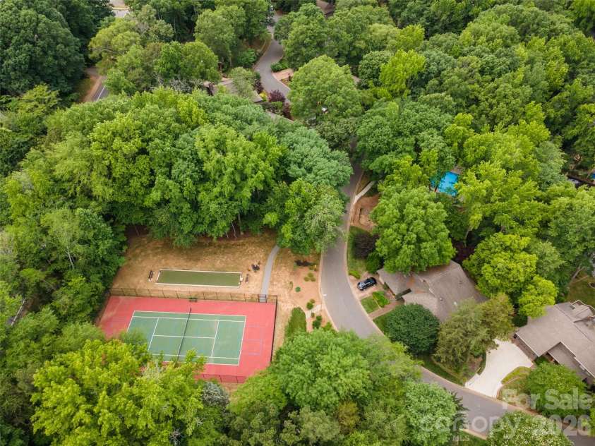 449 Windward Drive, Davidson, NC 28036.  MLS# CAR4385167, YatesRealty ID 26894. 
