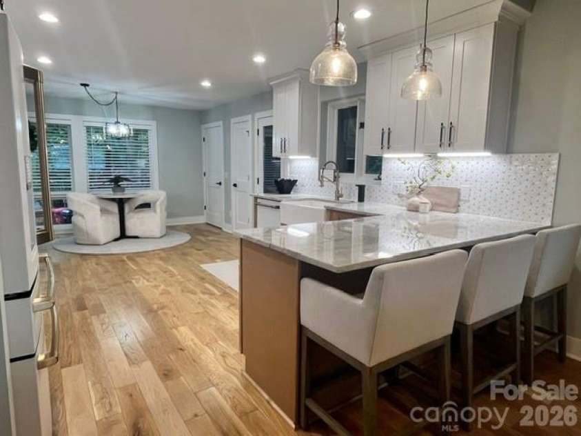 449 Windward Drive, Davidson, NC 28036.  MLS# CAR4385167, YatesRealty ID 26894. 