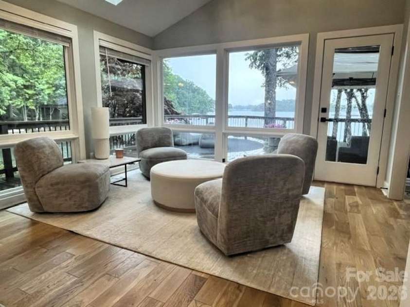 449 Windward Drive, Davidson, NC 28036.  MLS# CAR4385167, YatesRealty ID 26894. 