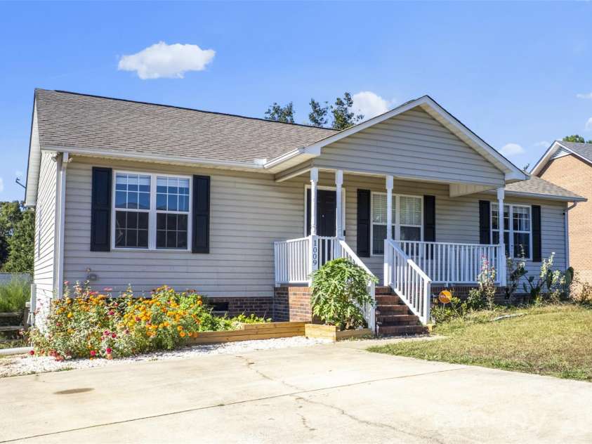1009 Braxton Drive, Concord, NC 28025.  MLS# CAR4313809, YatesRealty ID 26895. 