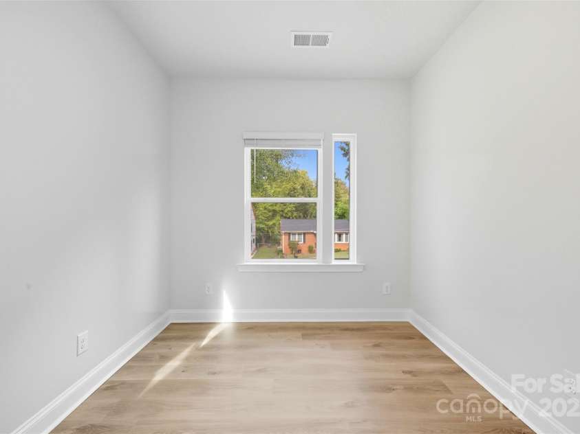 1318 Condon Street, Charlotte, NC 28216.  MLS# CAR4303616, YatesRealty ID 26896. 