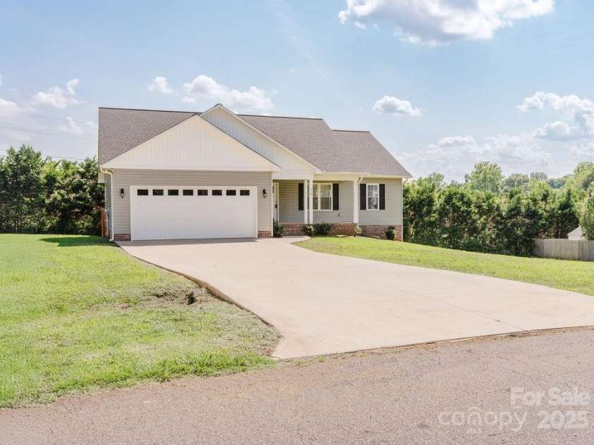 118 Cypress Acres Lane, Statesville, NC 28625.  MLS# CAR4275605, YatesRealty ID 26897. 