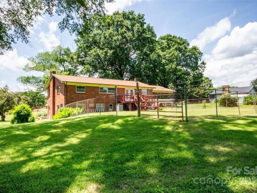 615 Bell Farm Road, Statesville, NC 28625.  MLS# CAR4272410, YatesRealty ID 26898. 