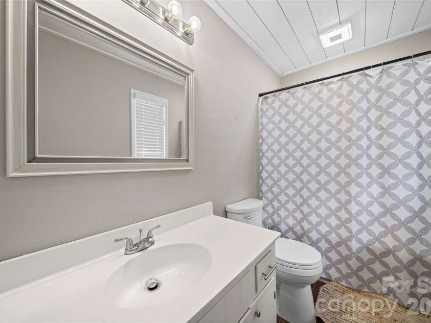 1650 Forest Lake Drive, Rock Hill, SC 29732.  MLS# CAR4384321, YatesRealty ID 26899. 