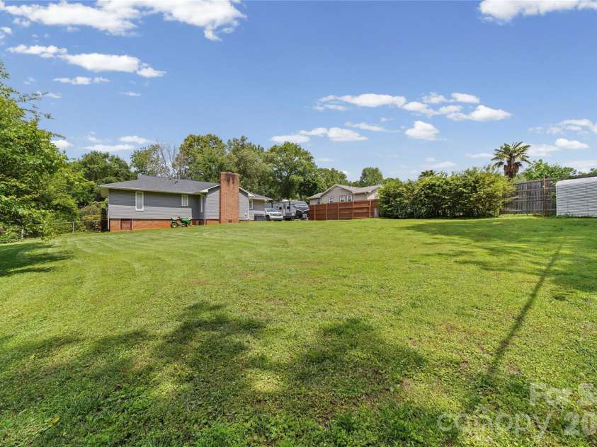 1650 Forest Lake Drive, Rock Hill, SC 29732.  MLS# CAR4384321, YatesRealty ID 26899. 