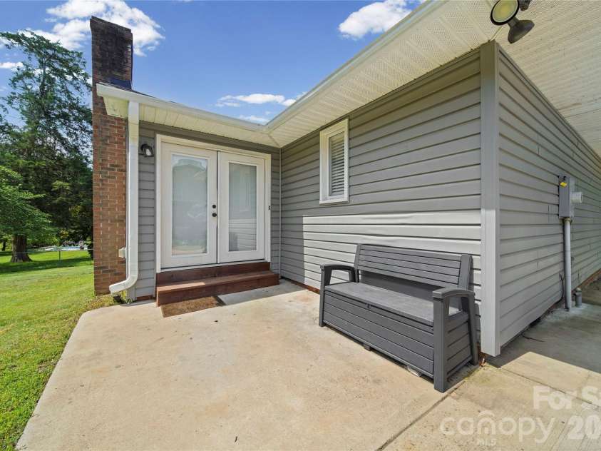 1650 Forest Lake Drive, Rock Hill, SC 29732.  MLS# CAR4384321, YatesRealty ID 26899. 