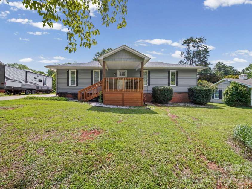 1650 Forest Lake Drive, Rock Hill, SC 29732.  MLS# CAR4384321, YatesRealty ID 26899. 