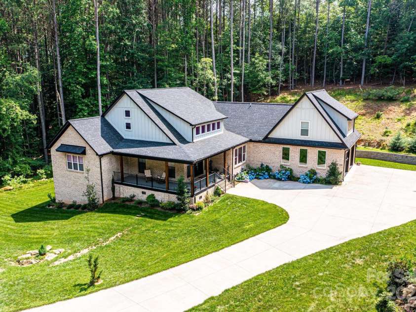 100 White Fawn Circle, Granite Falls, NC 28630.  MLS# CAR4200068, YatesRealty ID 269. 