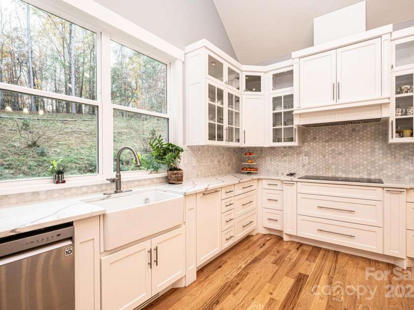 100 White Fawn Circle, Granite Falls, NC 28630.  MLS# CAR4200068, YatesRealty ID 269. 