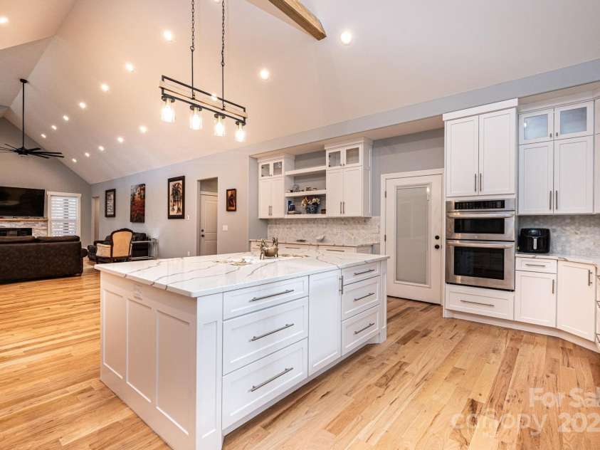 100 White Fawn Circle, Granite Falls, NC 28630.  MLS# CAR4200068, YatesRealty ID 269. 