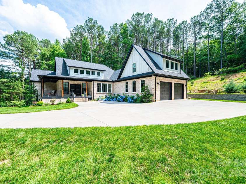 100 White Fawn Circle, Granite Falls, NC 28630.  MLS# CAR4200068, YatesRealty ID 269. 