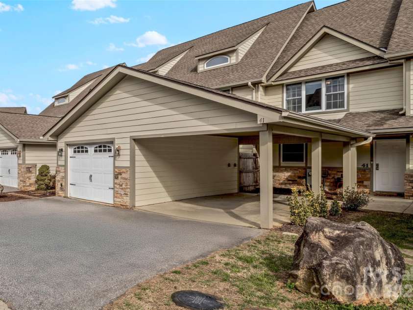 41 Rotunda Circle, Asheville, NC 28806.  MLS# CAR4225477, YatesRealty ID 269. 