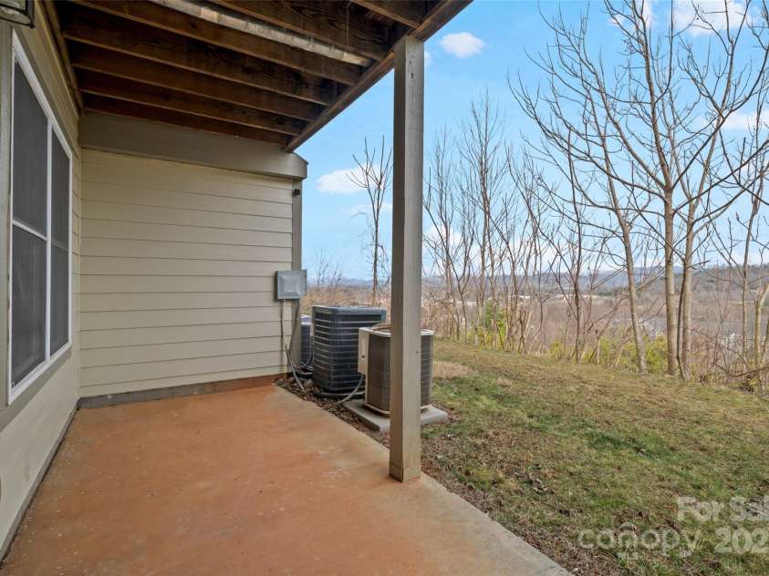 41 Rotunda Circle, Asheville, NC 28806.  MLS# CAR4225477, YatesRealty ID 269. 