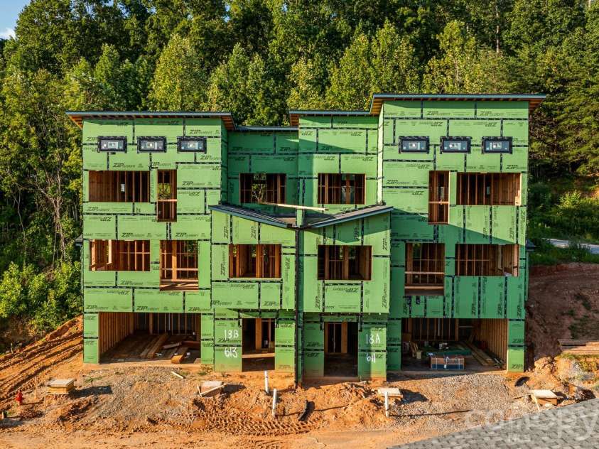 611 Storybook Villas Trail, Asheville, NC 28804.  MLS# CAR4325306, YatesRealty ID 2690. Front exterior of building 18