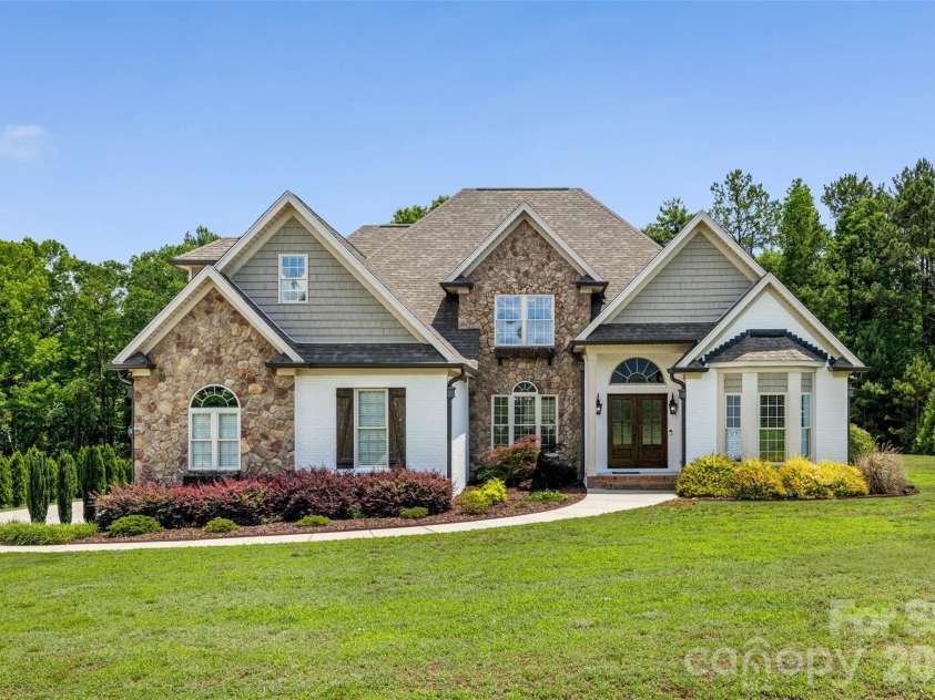 2015 Pierson Drive, Lancaster, SC 29720.  MLS# CAR4386395, YatesRealty ID 26900. 