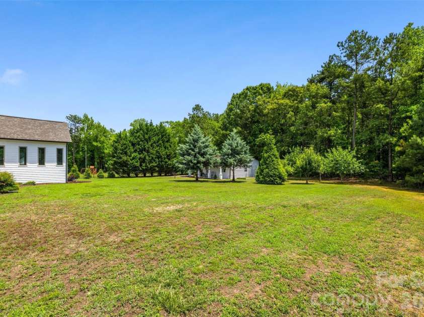 2015 Pierson Drive, Lancaster, SC 29720.  MLS# CAR4386395, YatesRealty ID 26900. 
