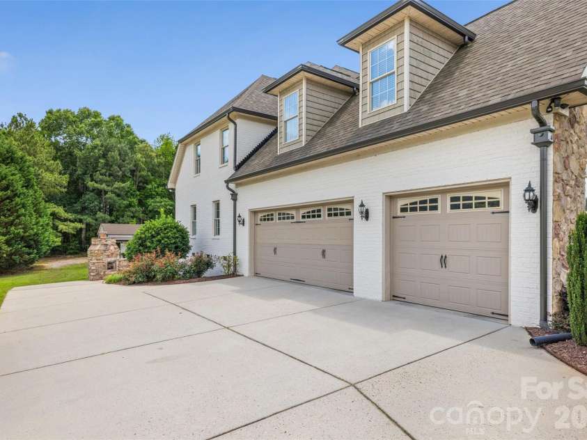 2015 Pierson Drive, Lancaster, SC 29720.  MLS# CAR4386395, YatesRealty ID 26900. 