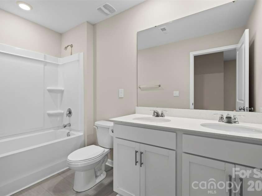 2270 Redstone Drive, York, SC 29745.  MLS# CAR4388024, YatesRealty ID 26903. 2nd Bath