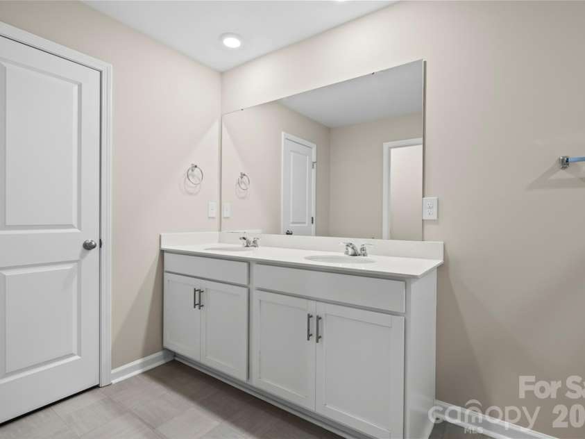 2270 Redstone Drive, York, SC 29745.  MLS# CAR4388024, YatesRealty ID 26903. Primary Bath