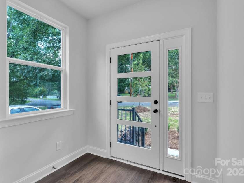 511 Greenwood Drive, Charlotte, NC 28217.  MLS# CAR4279866, YatesRealty ID 26903. 