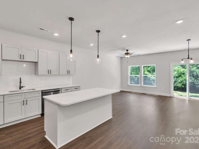 511 Greenwood Drive, Charlotte, NC 28217.  MLS# CAR4279866, YatesRealty ID 26903. 