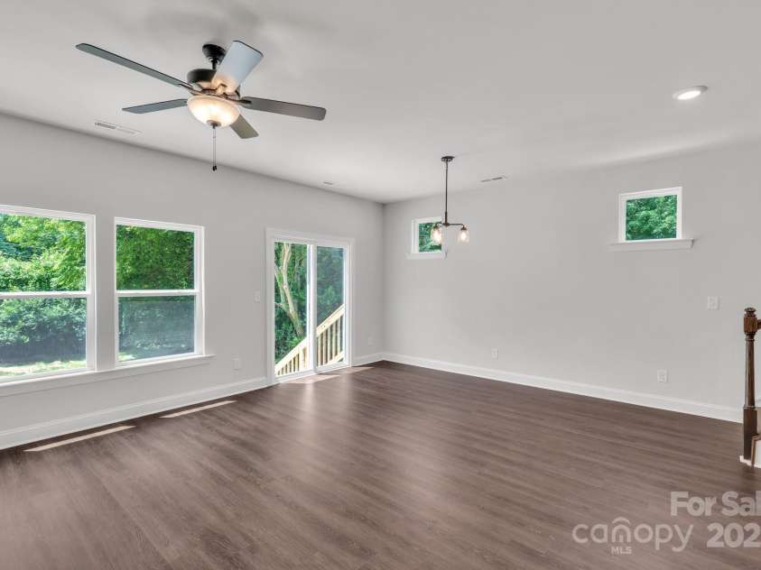 511 Greenwood Drive, Charlotte, NC 28217.  MLS# CAR4279866, YatesRealty ID 26903. 