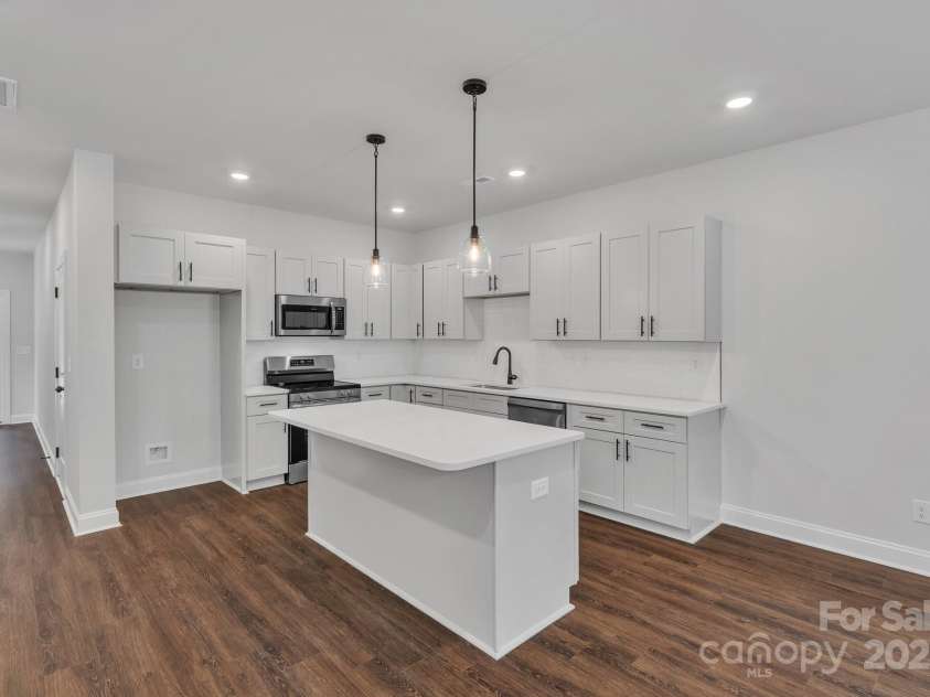 511 Greenwood Drive, Charlotte, NC 28217.  MLS# CAR4279866, YatesRealty ID 26903. 