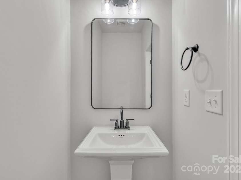 511 Greenwood Drive, Charlotte, NC 28217.  MLS# CAR4279866, YatesRealty ID 26903. 